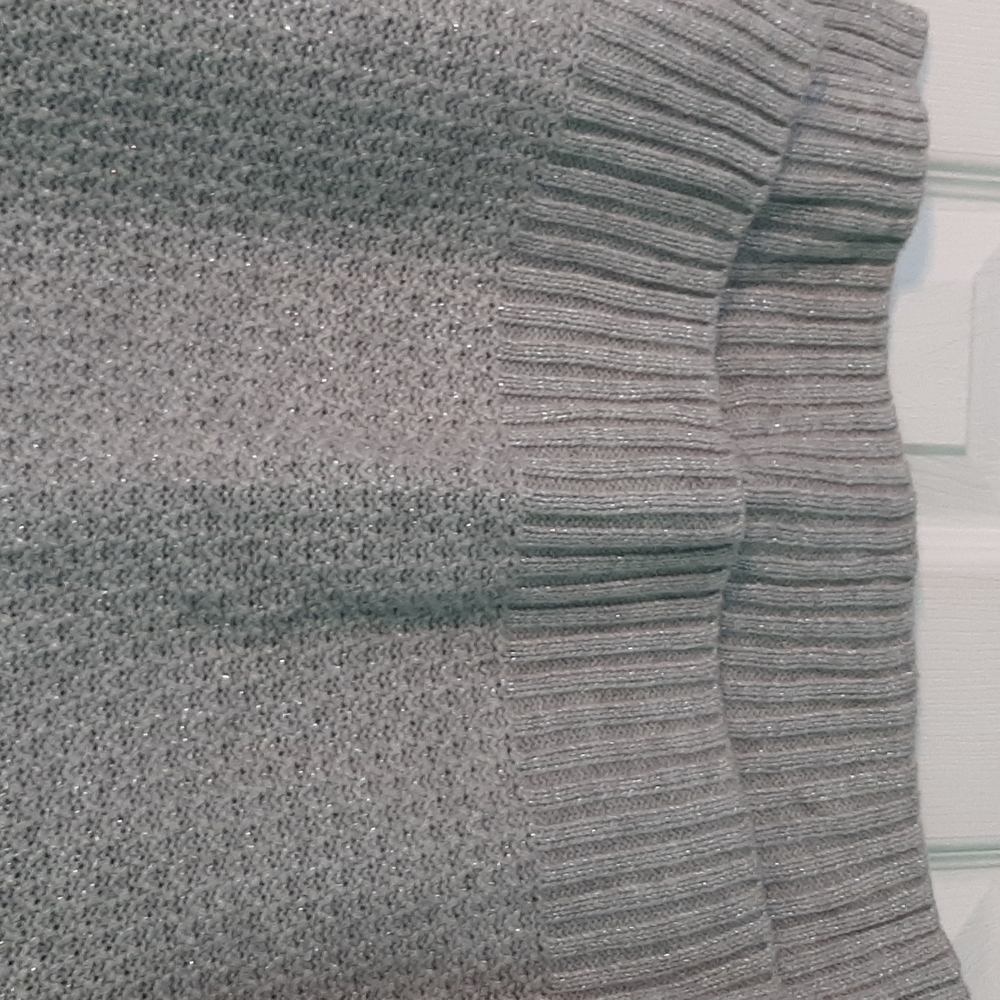 Jr's sweater - Picture 5 of 5